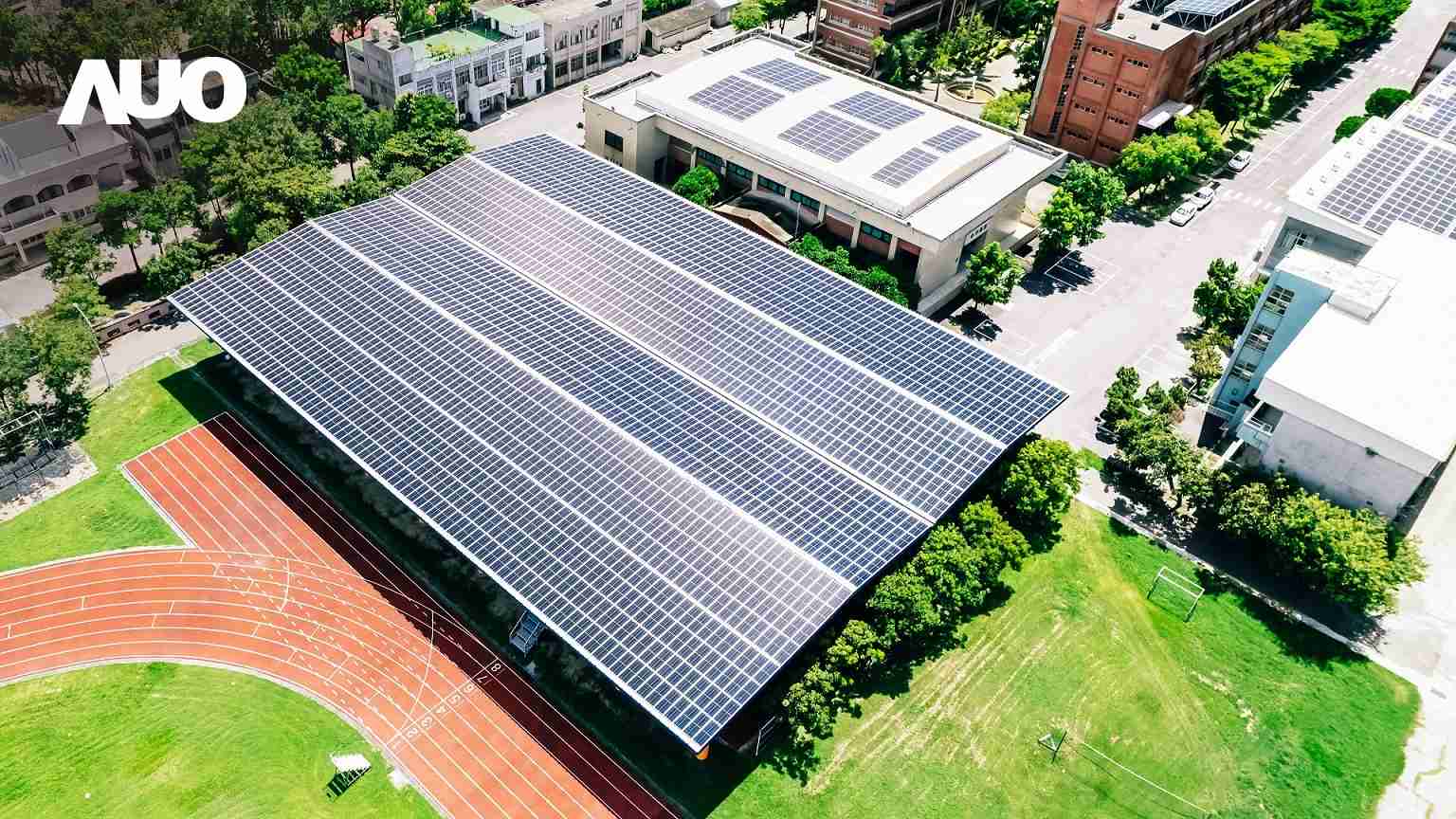 龙门国际SunSteel光电整合型浪板具备快速安装、、轻量化优势,,可提升15%发电效能,,,,通过国际IEC与台湾VPC认证安全、、防漏、、、耐候标准