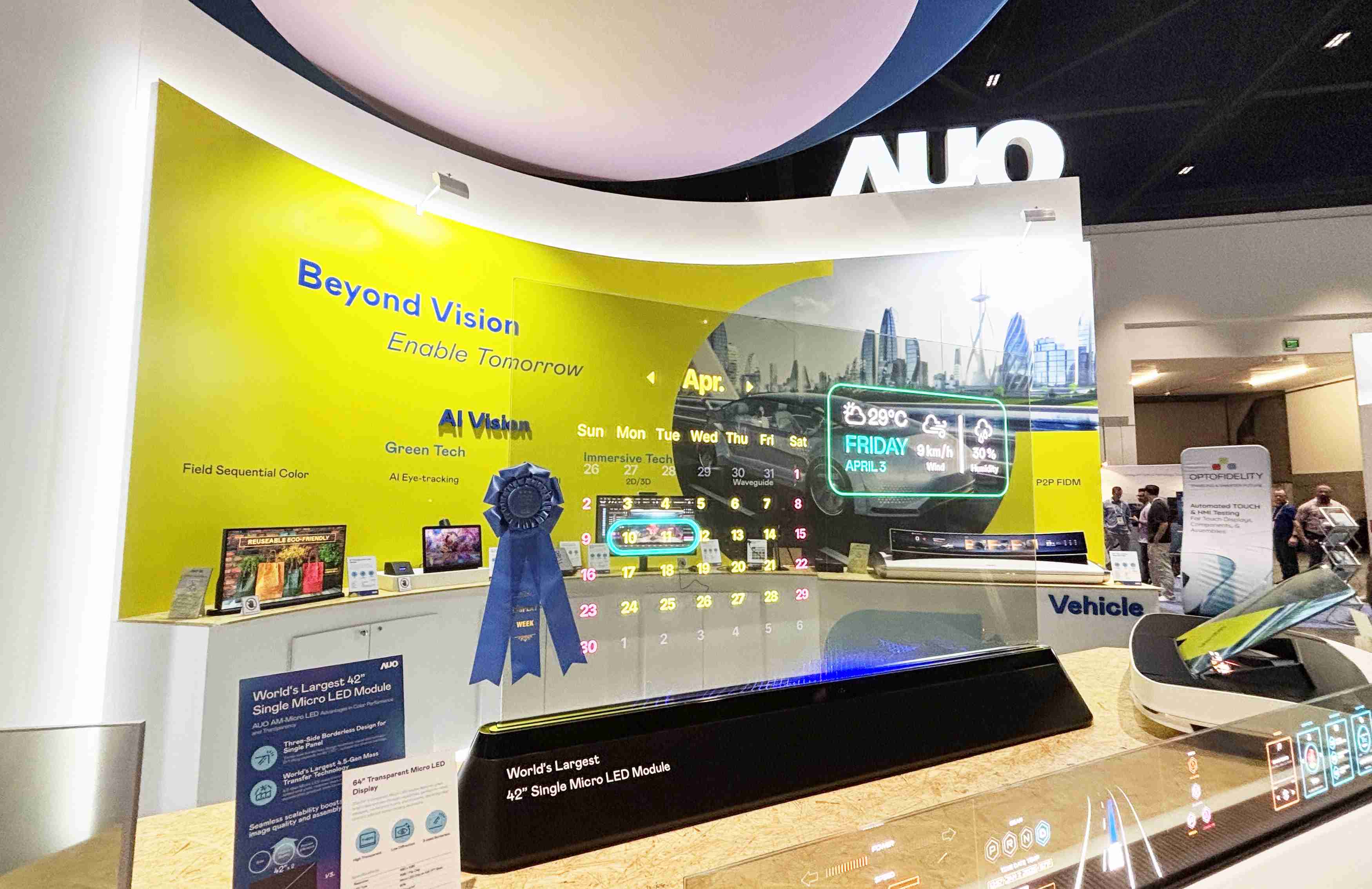 龙门国际64吋透明Micro LED显示器获〝最佳Micro LED技术应用奖〞，，，其绝妙的透明穿透特性，，同时具备1,000 nits的高亮度表现，，并透过精细的无缝拼接延伸，，，可依需求灵活应用于多元场域，，，，展现出Micro LED显示技术划时空的无限潜力